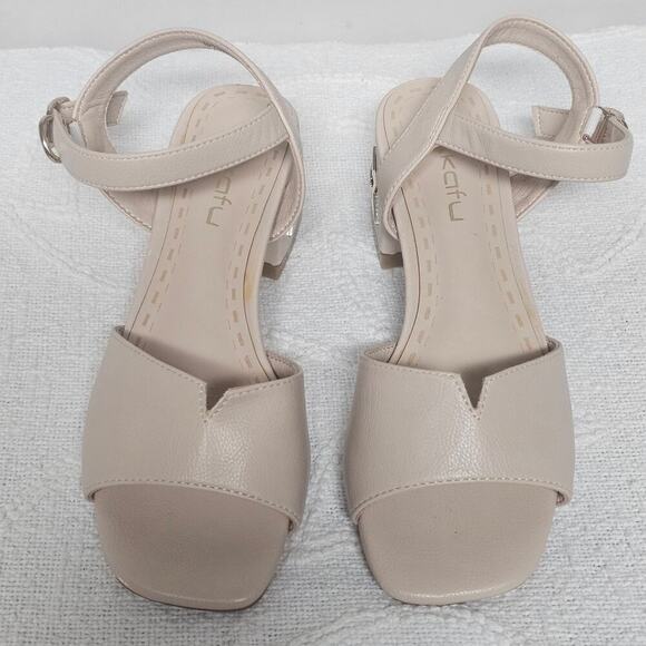 Kekafu Shoes - Beige Tan Nude Neutral Low Block Heels Star Accent Party Office Career Size 6